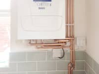 Baxi combination boiler fitted with great long term warranty. Neat pipework!